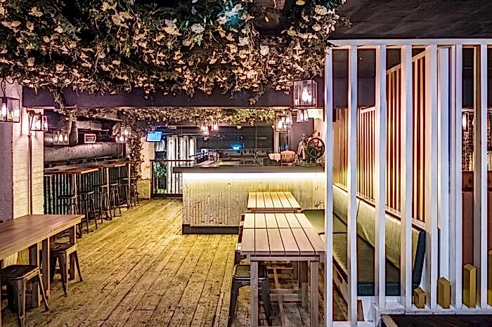 1724318513734_Swingers City – Gin Terrace 1724318513734_Swingers City - Gin Terrace